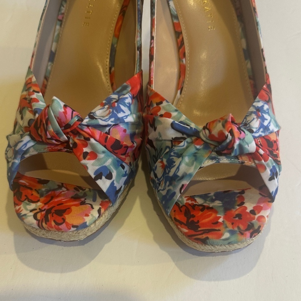 NWOT Kelly & Katie colorful Floral heeled Wedge Espadrilles with front knot - Picture 6 of 8